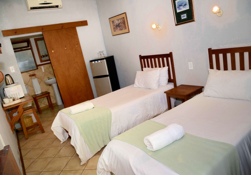 steenbok - Aan-die-Oewer Guest House Graaff-Reinet